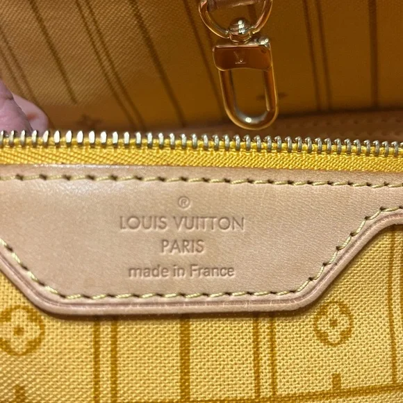 Louis Vuitton Neverfull MM - Picture 3 of 17